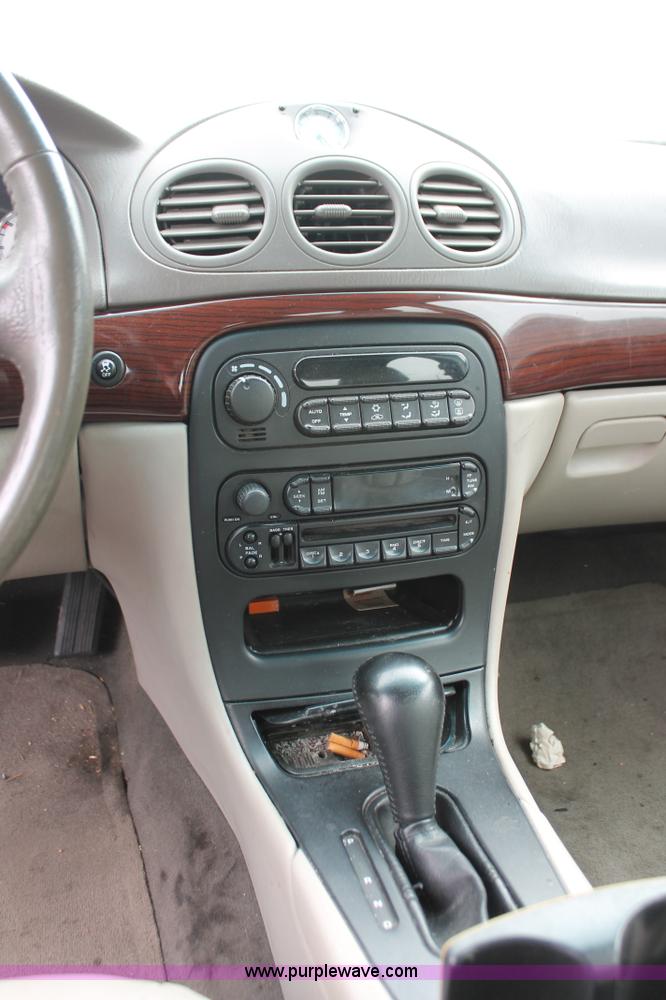 image for item O9366 2004 Chrysler 300