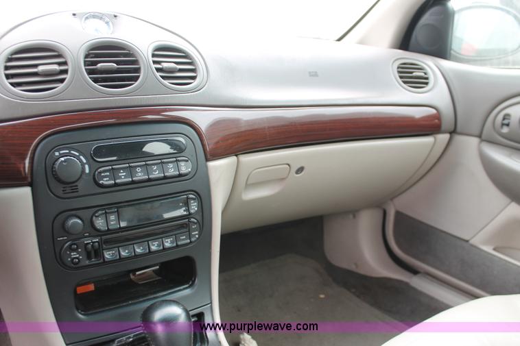 image for item O9366 2004 Chrysler 300