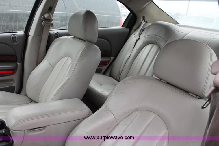 image for item O9366 2004 Chrysler 300