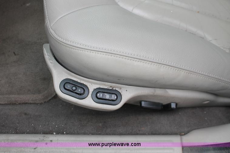 image for item O9366 2004 Chrysler 300