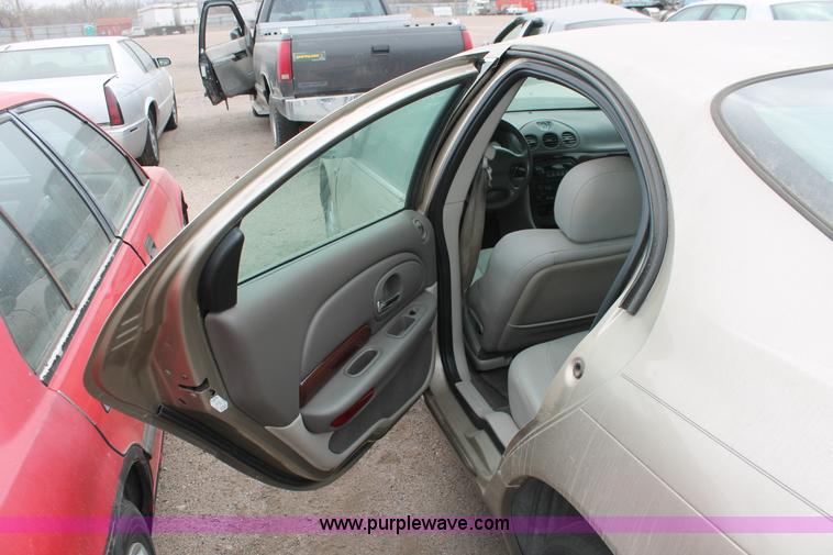 image for item O9366 2004 Chrysler 300