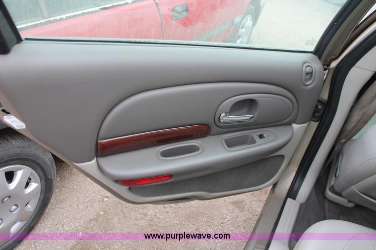 image for item O9366 2004 Chrysler 300