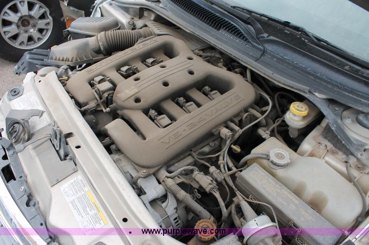 image for item O9366 2004 Chrysler 300