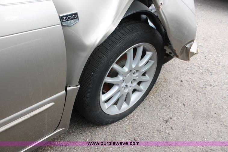 image for item O9366 2004 Chrysler 300