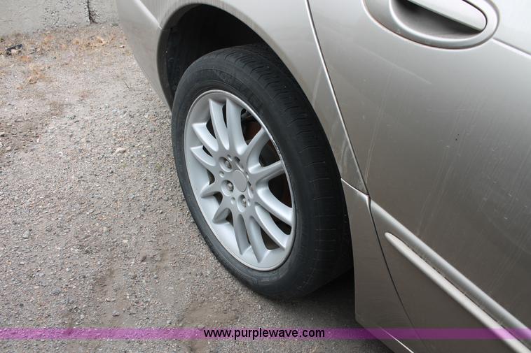 image for item O9366 2004 Chrysler 300