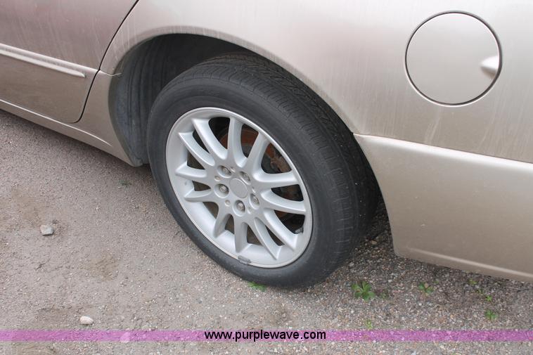 image for item O9366 2004 Chrysler 300