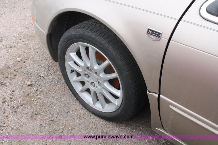 image for item O9366 2004 Chrysler 300