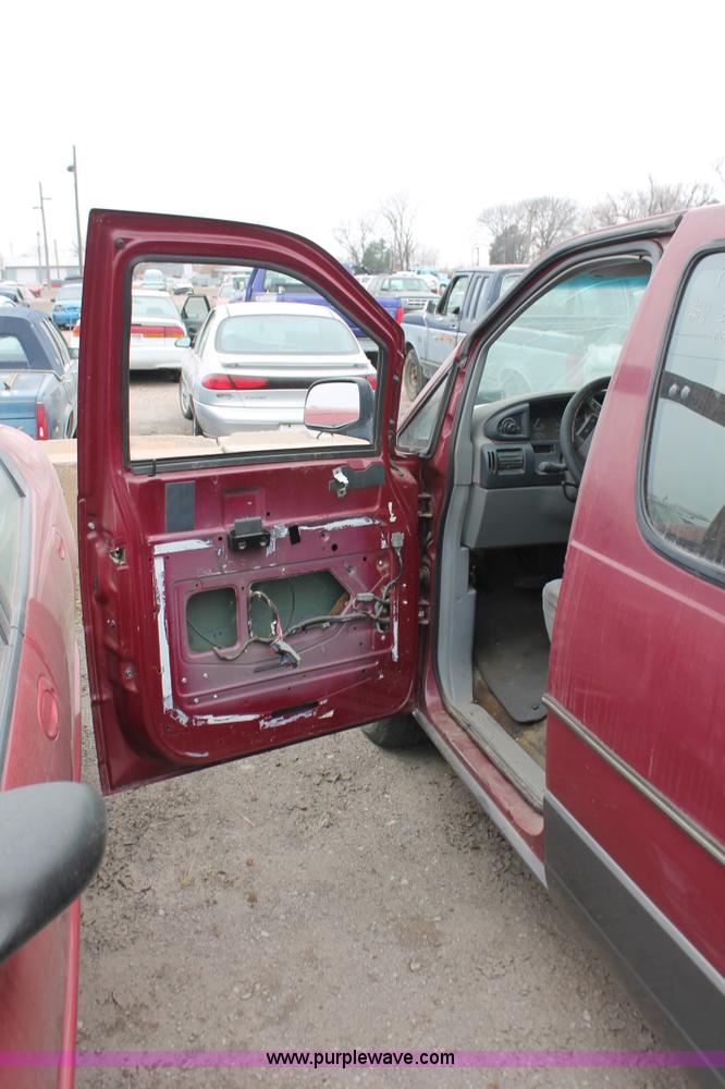 image for item O9368 1993 Ford Aerostar XLT