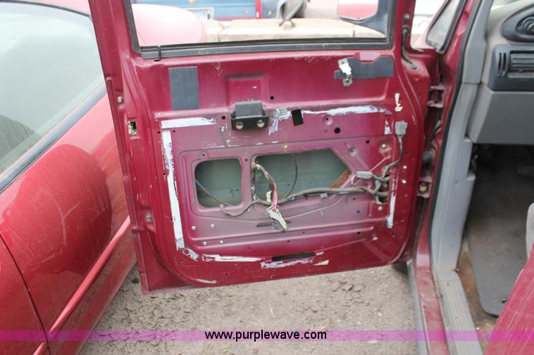 image for item O9368 1993 Ford Aerostar XLT