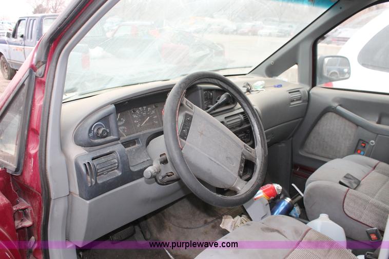 image for item O9368 1993 Ford Aerostar XLT