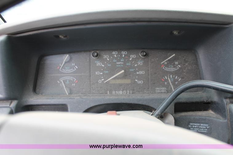 image for item O9368 1993 Ford Aerostar XLT