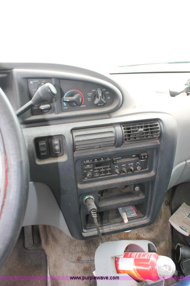 image for item O9368 1993 Ford Aerostar XLT