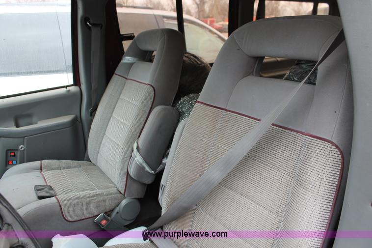 image for item O9368 1993 Ford Aerostar XLT