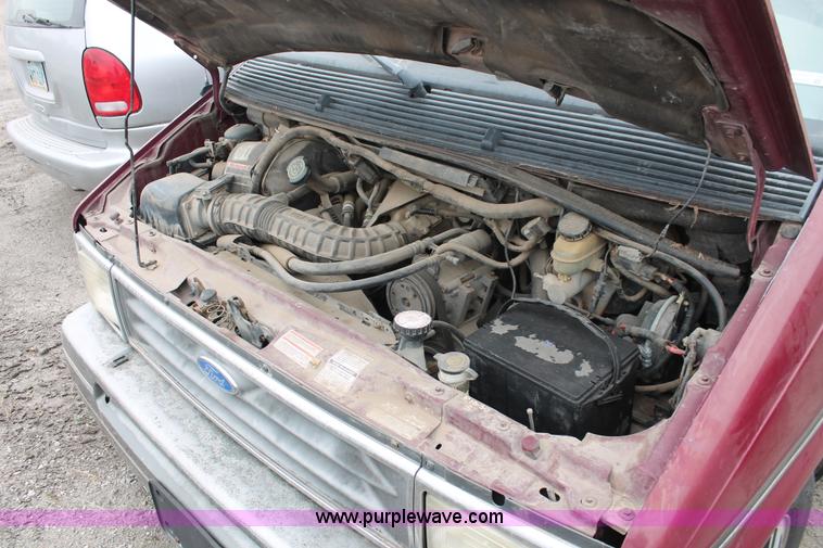 image for item O9368 1993 Ford Aerostar XLT