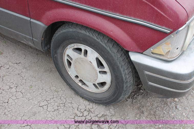 image for item O9368 1993 Ford Aerostar XLT