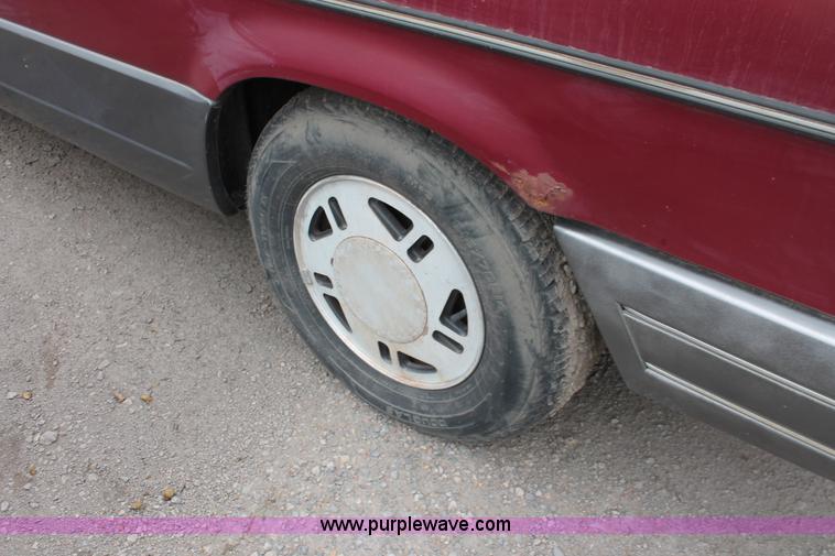 image for item O9368 1993 Ford Aerostar XLT