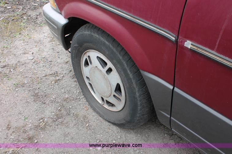 image for item O9368 1993 Ford Aerostar XLT