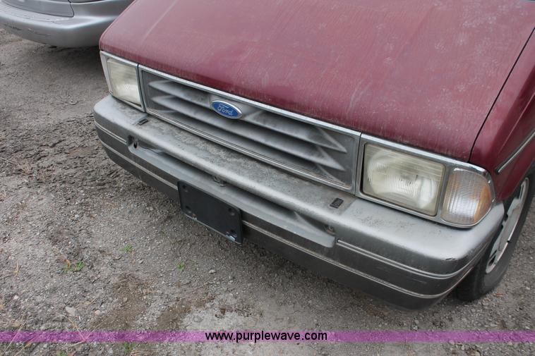 image for item O9368 1993 Ford Aerostar XLT