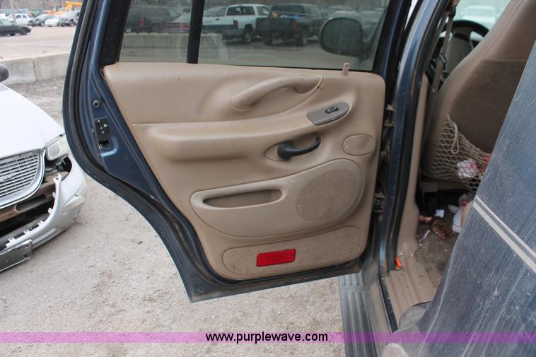 image for item O9369 1998 Ford Expedition Eddie Bauer SUV