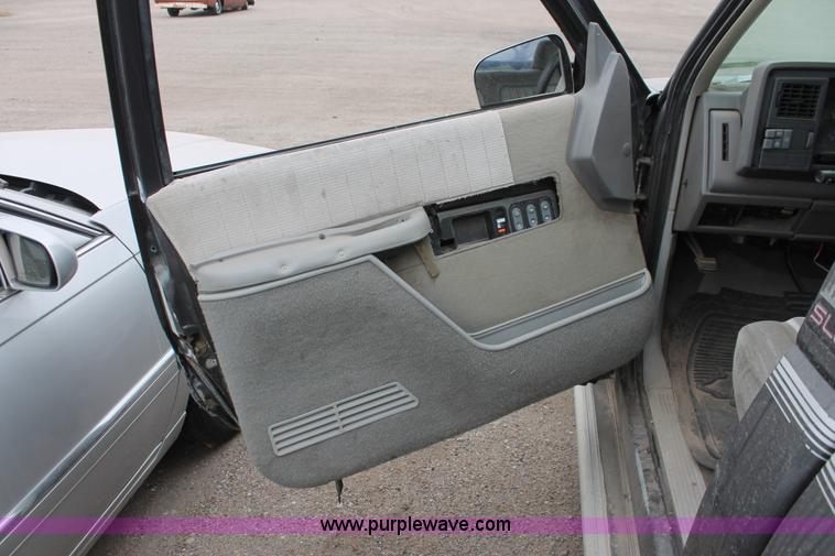 image for item O9370 1992 GMC Sierra 1500 pickup truck