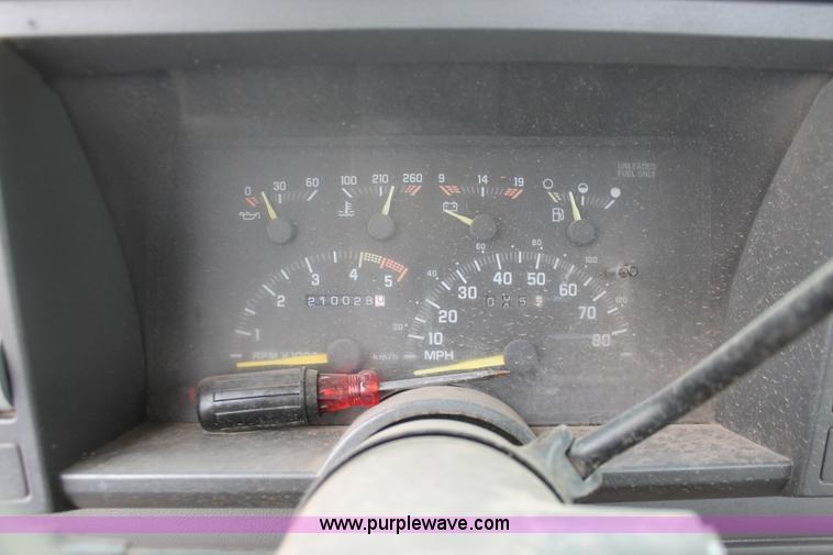 image for item O9370 1992 GMC Sierra 1500 pickup truck