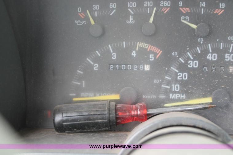 image for item O9370 1992 GMC Sierra 1500 pickup truck