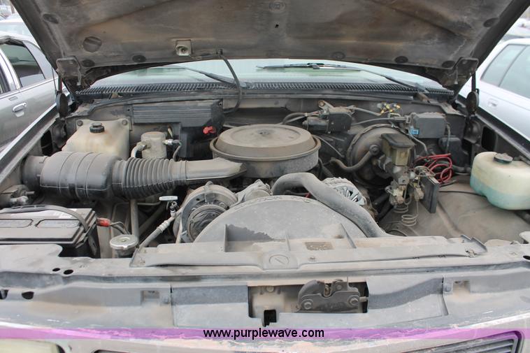 image for item O9370 1992 GMC Sierra 1500 pickup truck