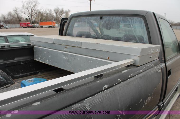 image for item O9370 1992 GMC Sierra 1500 pickup truck