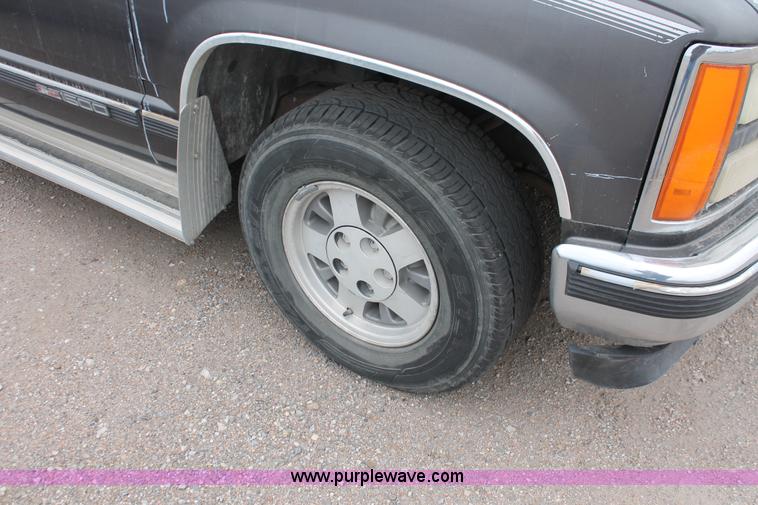 image for item O9370 1992 GMC Sierra 1500 pickup truck