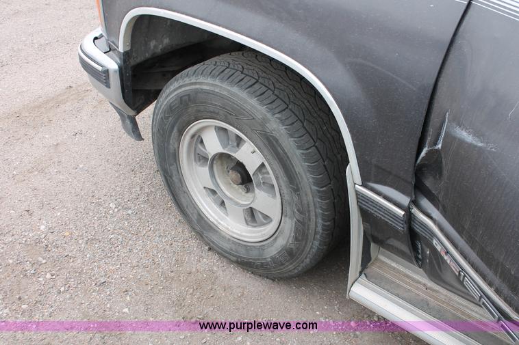 image for item O9370 1992 GMC Sierra 1500 pickup truck