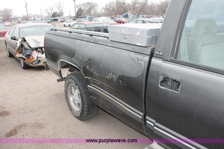 image for item O9370 1992 GMC Sierra 1500 pickup truck