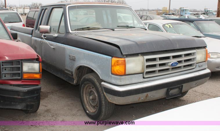 image for item O9377 1989 Ford F150 SuperCab pickup truck