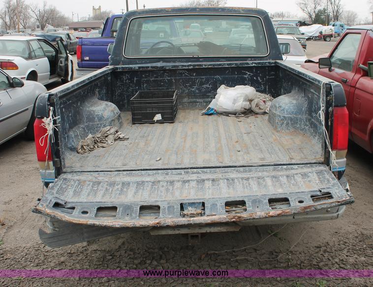 image for item O9377 1989 Ford F150 SuperCab pickup truck