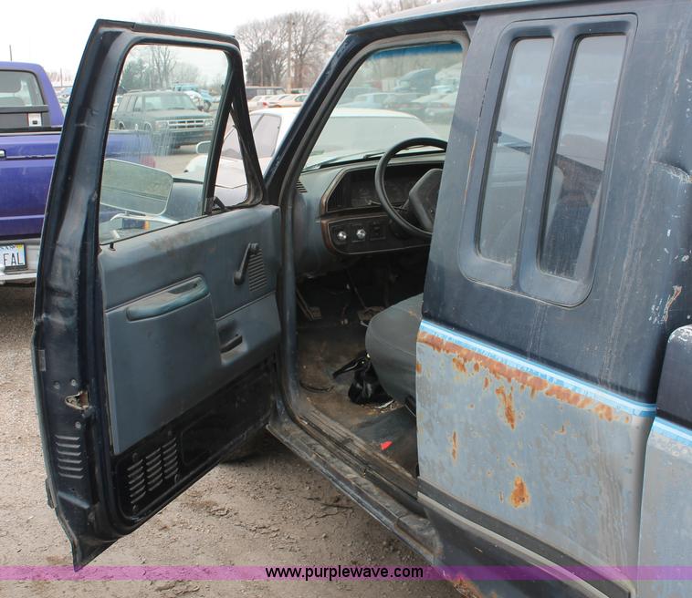 image for item O9377 1989 Ford F150 SuperCab pickup truck