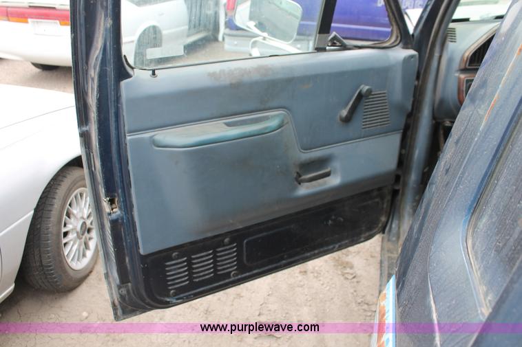 image for item O9377 1989 Ford F150 SuperCab pickup truck