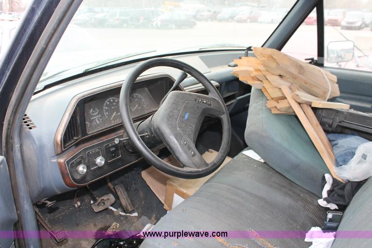 image for item O9377 1989 Ford F150 SuperCab pickup truck