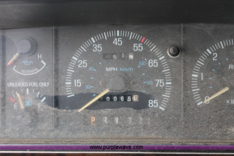 image for item O9377 1989 Ford F150 SuperCab pickup truck