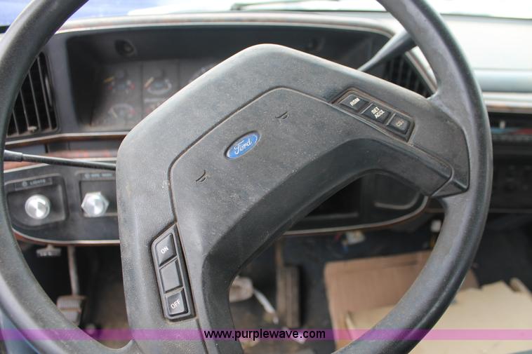 image for item O9377 1989 Ford F150 SuperCab pickup truck