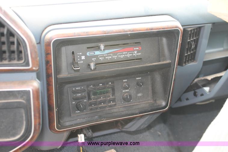 image for item O9377 1989 Ford F150 SuperCab pickup truck