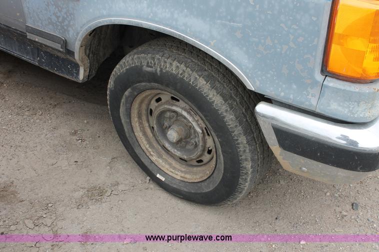 image for item O9377 1989 Ford F150 SuperCab pickup truck