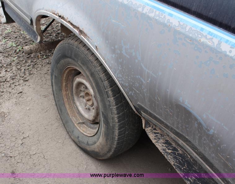 image for item O9377 1989 Ford F150 SuperCab pickup truck