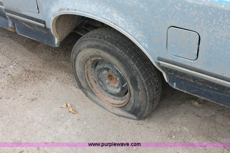 image for item O9377 1989 Ford F150 SuperCab pickup truck