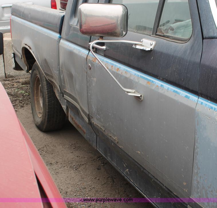 image for item O9377 1989 Ford F150 SuperCab pickup truck