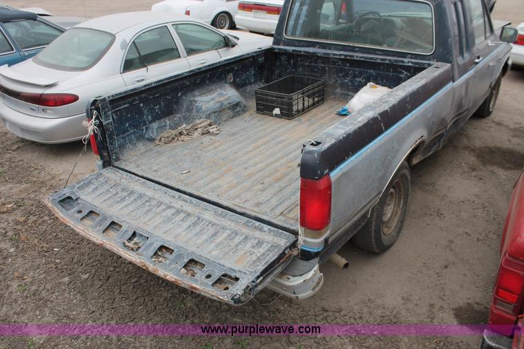 image for item O9377 1989 Ford F150 SuperCab pickup truck