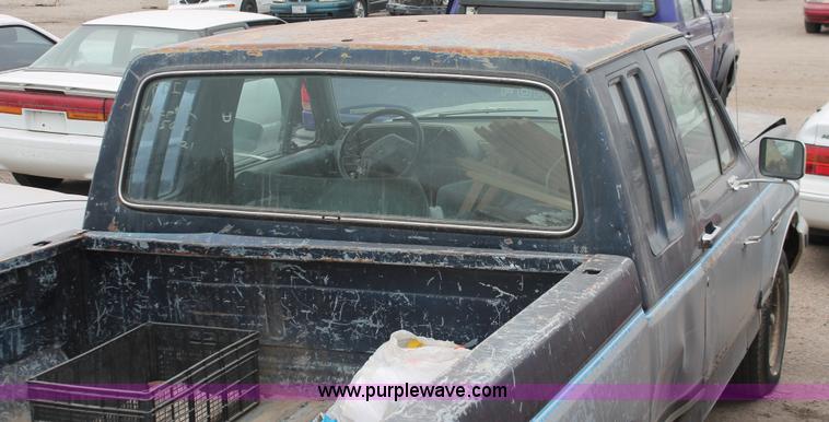 image for item O9377 1989 Ford F150 SuperCab pickup truck
