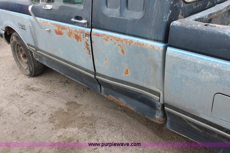 image for item O9377 1989 Ford F150 SuperCab pickup truck
