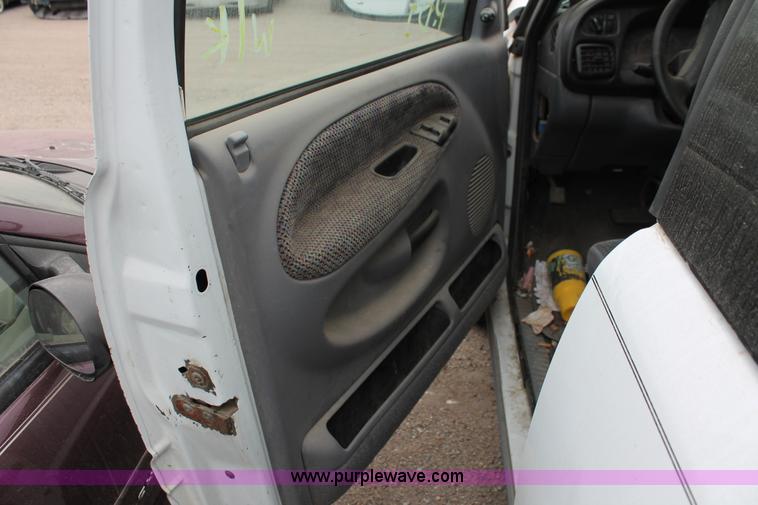 image for item O9378 2000 Dodge Ram 1500 Quad Cab pickup truck