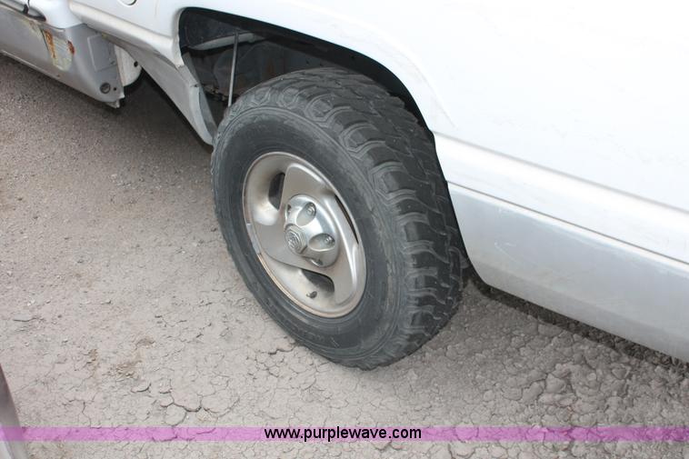 image for item O9378 2000 Dodge Ram 1500 Quad Cab pickup truck