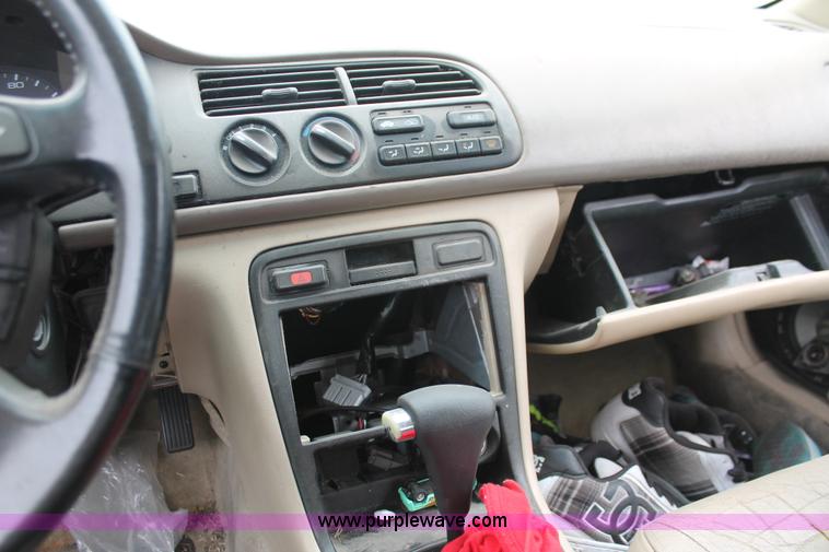 image for item O9379 1994 Honda Accord EX