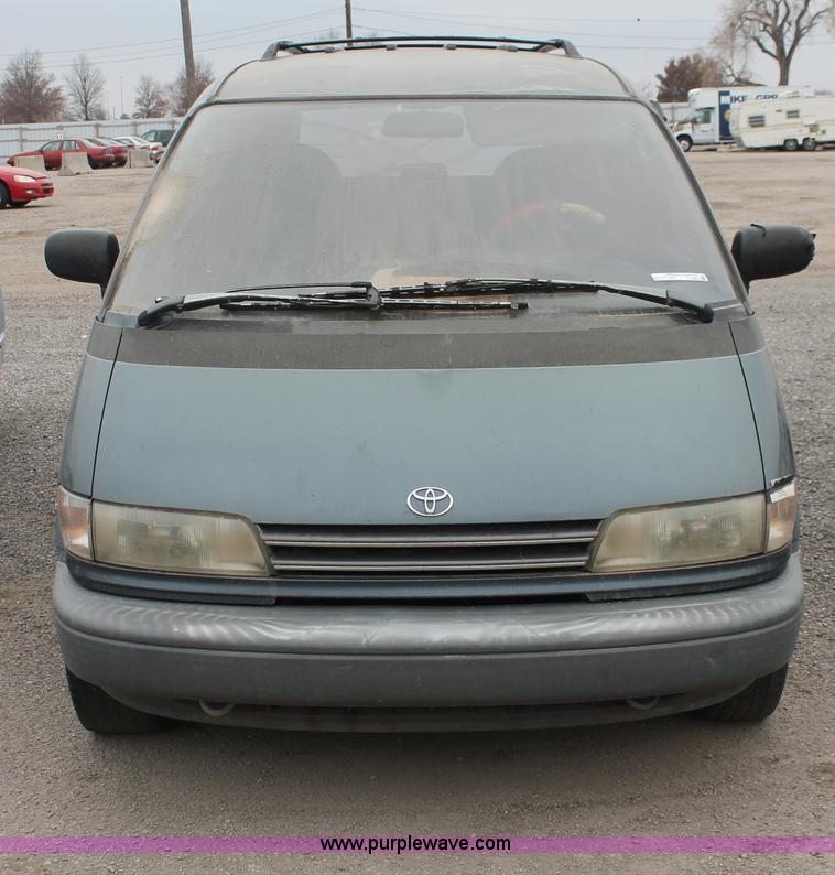 image for item O9383 1992 Toyota Previa LE van